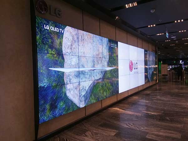 màn hình quảng cáo dạng ghép LG