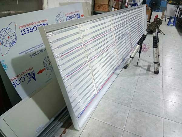 hộp đèn nắp bật không viền