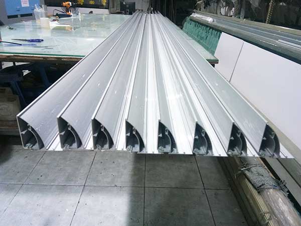 nhôm nắp bật không viền 8cm
