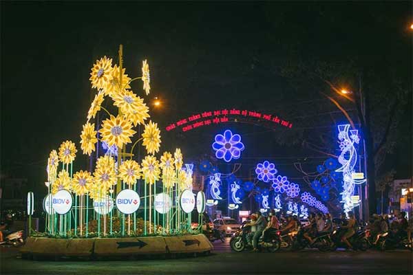 hộp đèn quảng cáo hút nổi