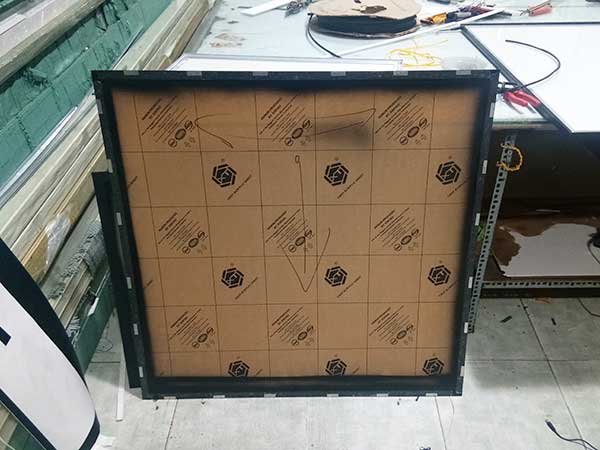 hộp đèn siêu mỏng nắp hít