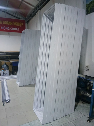 nhôm không viền 8cm màu trắng sữa
