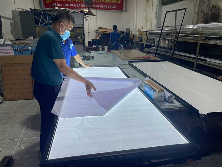 xưởng sản xuất hộp đèn siêu mỏng