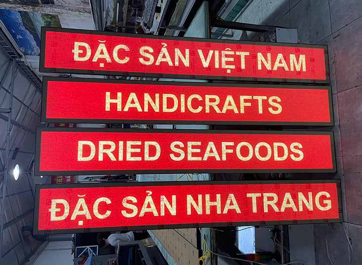 hộp đèn nắp hít màu đen