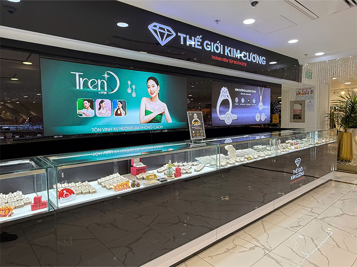 hộp đèn không viền nhét ron 6cm của Tân Hải Thái được sử dụng tại các cửa hàng Thế Giới Kim Cương